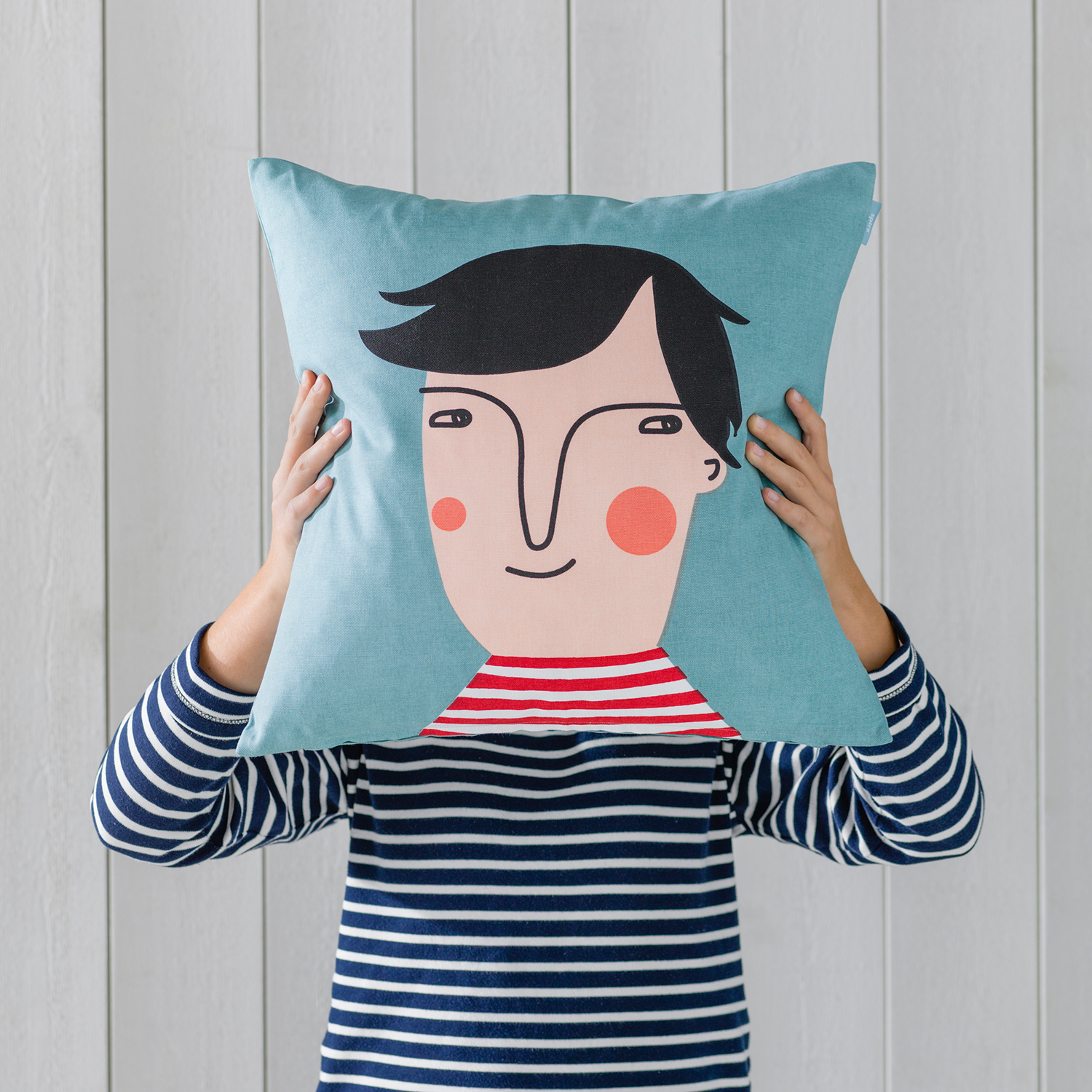 https://www.thegoodlifestore.de/wp-content/uploads/2020/04/Cushion-Cover-Hakan-1.jpg
